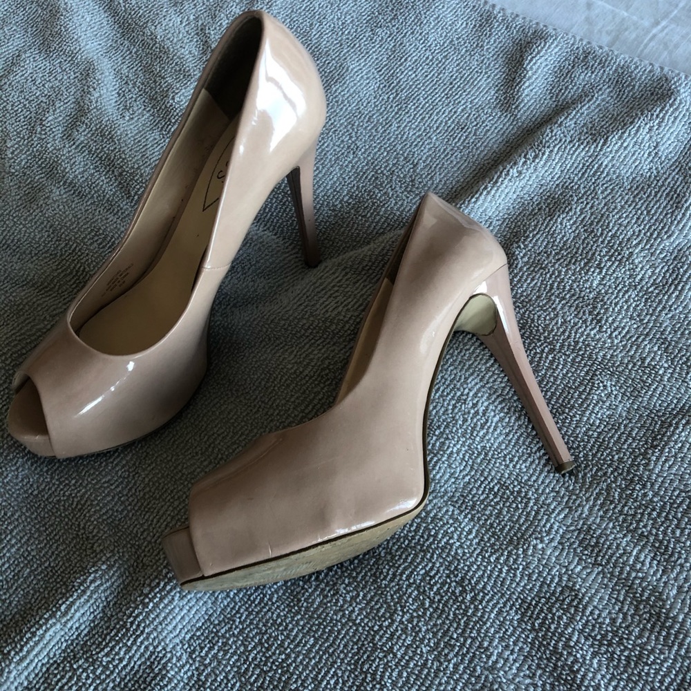 Guess nude paten leather stilettos, size 8.5